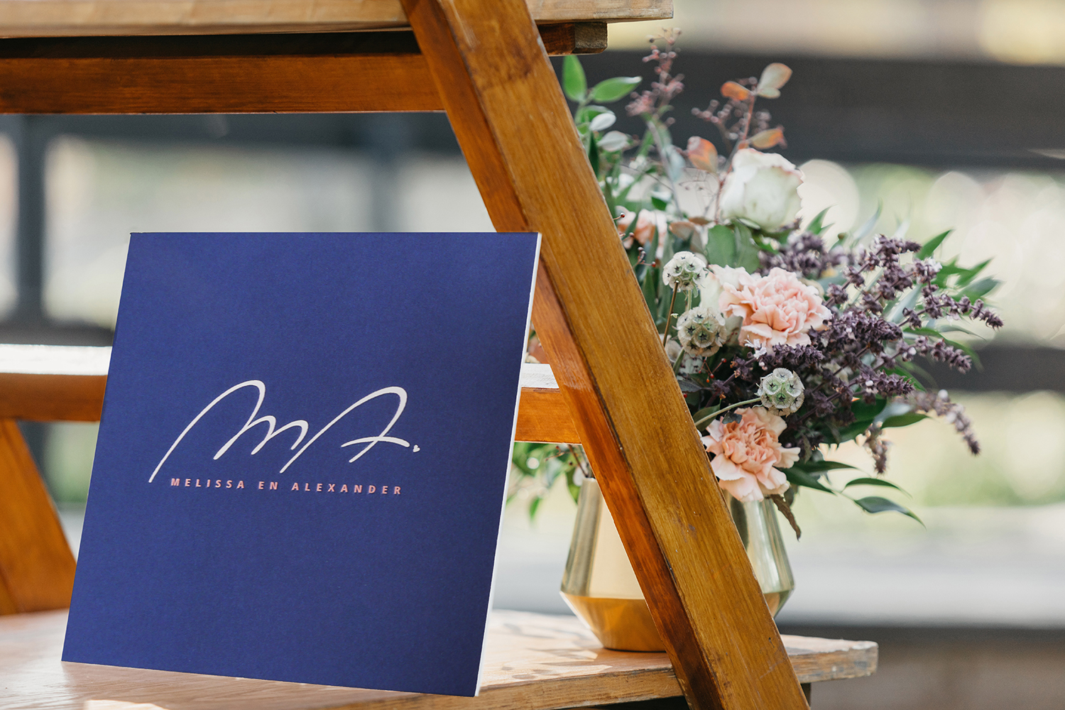Huwelijk monogram en uitnodiging